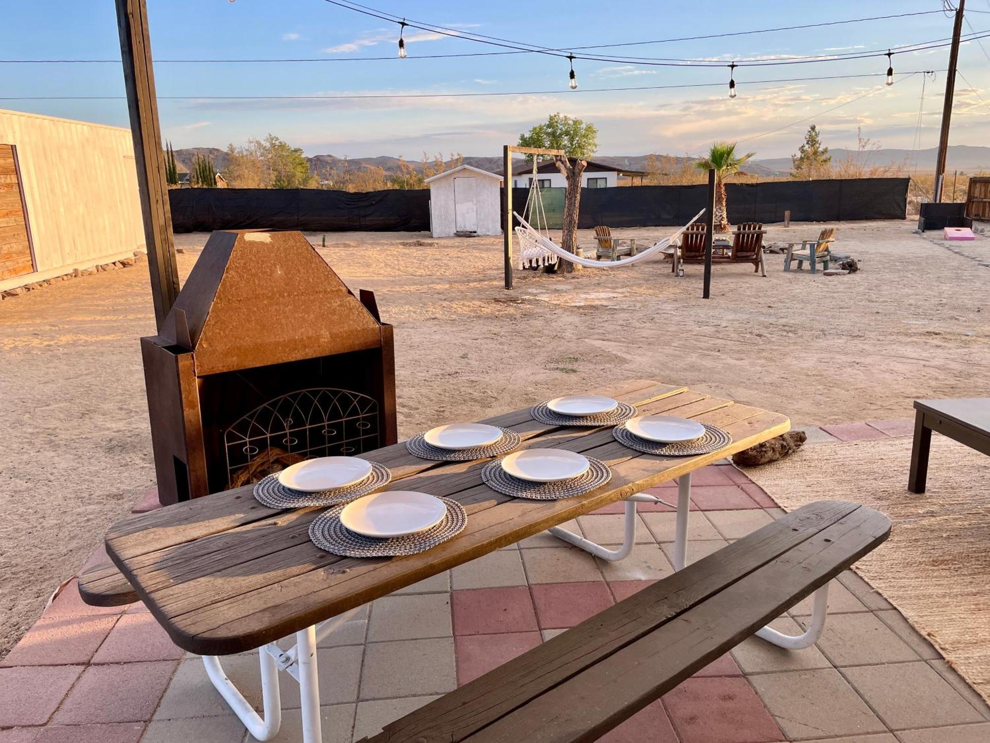 Twin Palms Desert Getaway - Jacuzzi, Fire Pit, Meditation Room & More جوشوا تري المظهر الخارجي الصورة